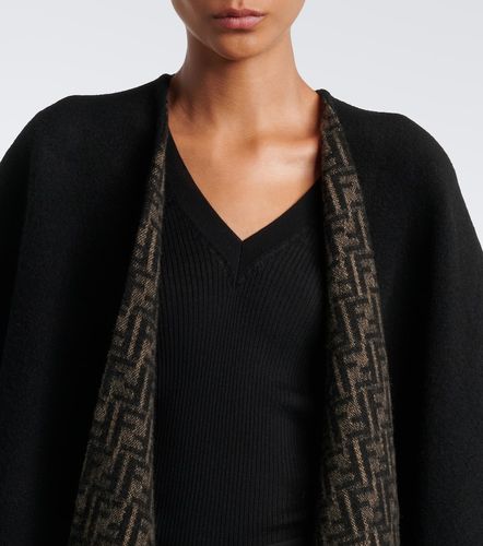 Poncho reversibile in lana e cashmere - Fendi - Modalova