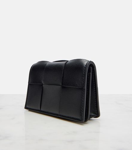 Cassette Intrecciato leather card case - Bottega Veneta - Modalova