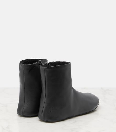 Stella shearling-lined leather ankle boots - The Row - Modalova