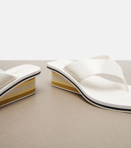 Swimming Cool patent leather thong sandals - Chloe - Modalova