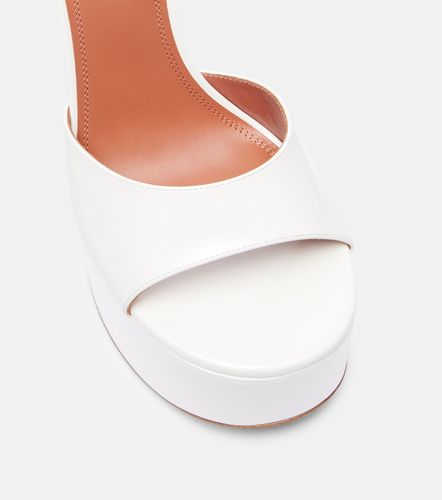 Sandalias con plataforma Aya 155 de charol - Amina Muaddi - Modalova