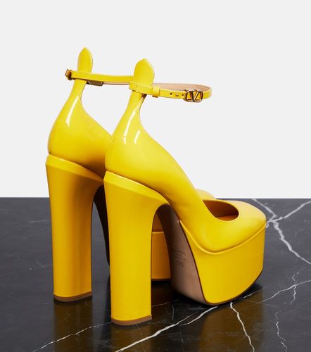 Tan-Go 155 patent leather platform pumps - Valentino Garavani - Modalova