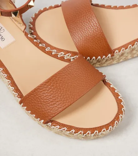 Rockstud 55 leather espadrille wedges - Valentino Garavani - Modalova