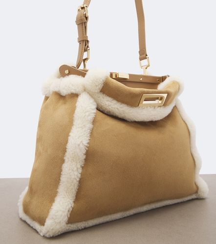 Borsa a spalla Peekaboo® Medium in suede - Fendi - Modalova