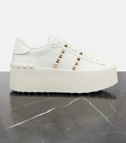 Rockstud Untitled leather platform sneakers - Valentino Garavani - Modalova