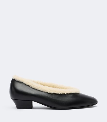 Pumps aus Leder mit Shearling - Magda Butrym - Modalova