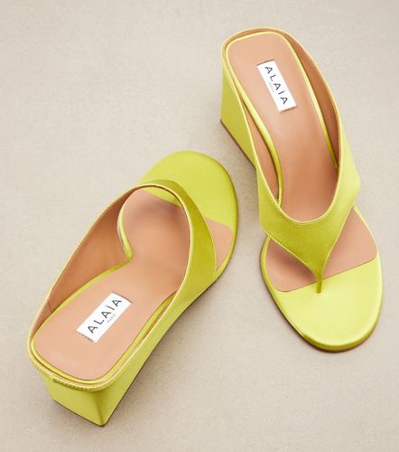 Cube satin wedge thong sandals - Alaia - Modalova