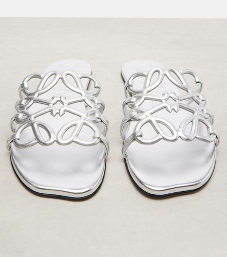 Loewe Petal Anagram leather slides - Loewe - Modalova