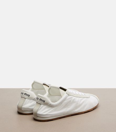Miu Miu Sneakers Plume con suede - Miu Miu - Modalova