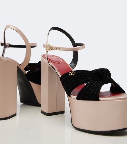 Sandali platform Crasher in suede con raso - Valentino Garavani - Modalova