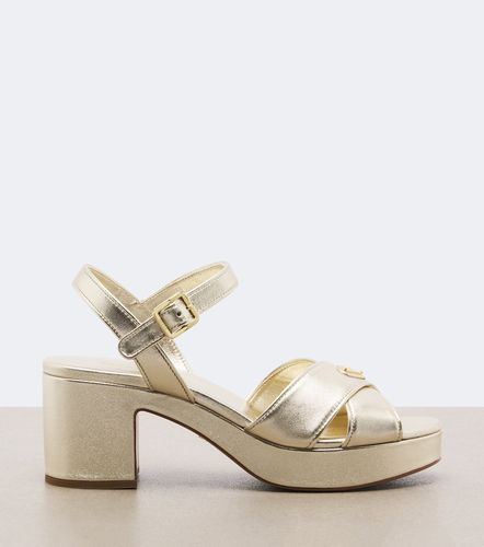 Sandali in pelle metallizzata con plateau - Prada - Modalova