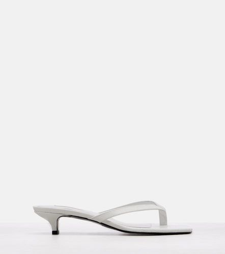 Croc-effect leather thong sandals - Toteme - Modalova