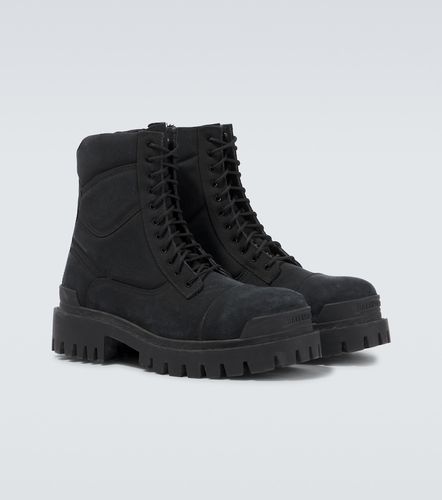 Botas con cordones Combat Strike de lona - Balenciaga - Modalova