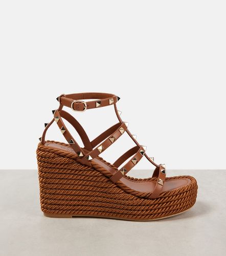 Alpargatas con cuña Rockstud Torchon 95 - Valentino Garavani - Modalova