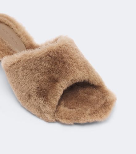 Mules Taylor in shearling - Amina Muaddi - Modalova