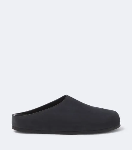 Wearing leather mules - Studio Nicholson - Modalova