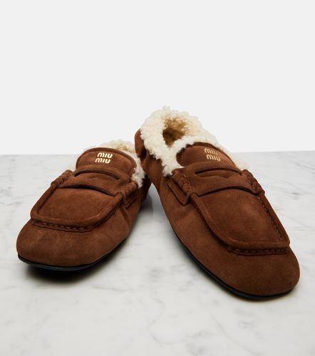 Ruches shearling-lined suede penny loafers - Miu Miu - Modalova