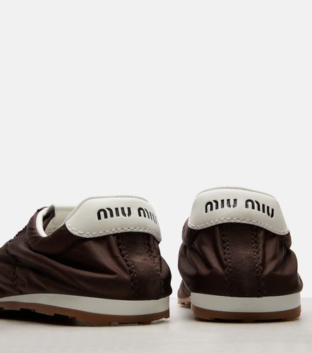 Miu Miu Sneakers Plume con suede - Miu Miu - Modalova