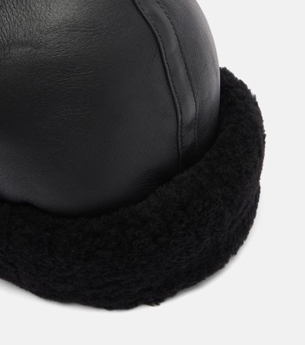 Shearling-trimmed leather hat - Toteme - Modalova