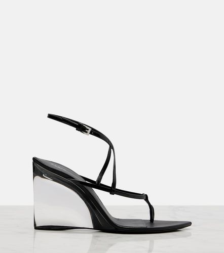 Patent leather wedge thong sandals - Alaia - Modalova
