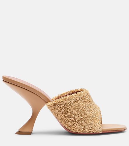 Taylor 90 raffia-effect mules - Amina Muaddi - Modalova