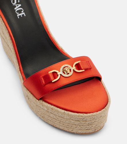 Espadrillas con zeppa Medusa '95 in satin - Versace - Modalova
