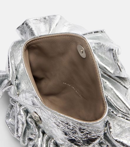 Ruffled metallic leather clutch - Dries Van Noten - Modalova