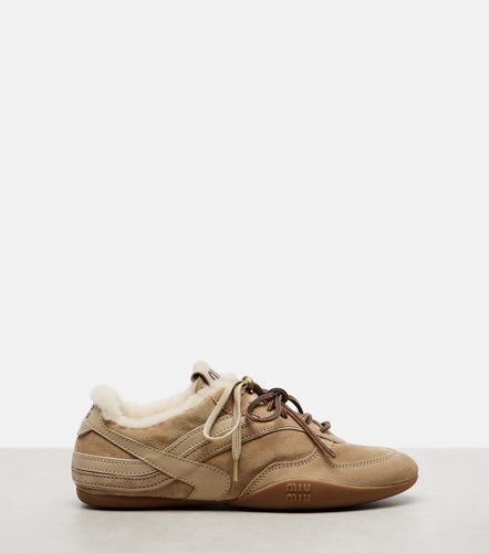 Gymnasium shearling-lined suede sneakers - Miu Miu - Modalova