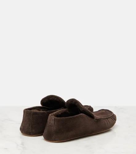 Leo shearling-lined suede loafers - The Row - Modalova