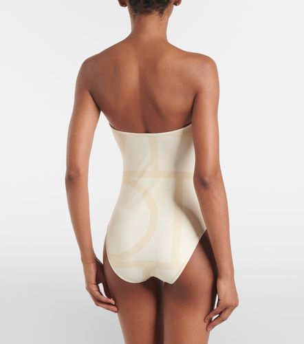 Monogram strapless jersey swimsuit - Toteme - Modalova