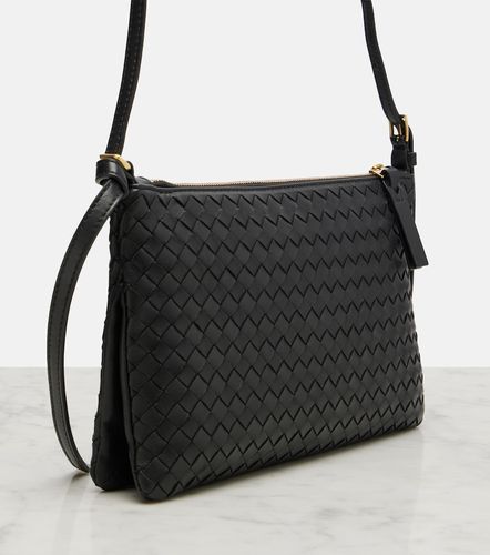 Piccolo Intrecciato Medium leather pouch - Bottega Veneta - Modalova