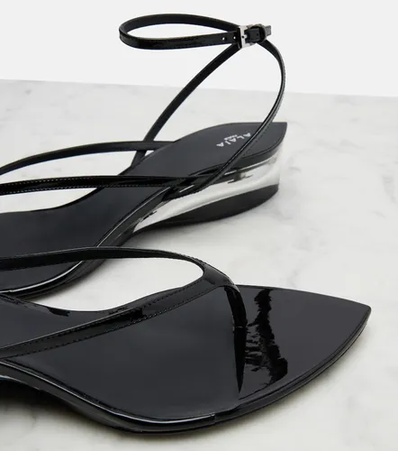 Alaïa Sandalen Invisible aus Lackleder - Alaia - Modalova