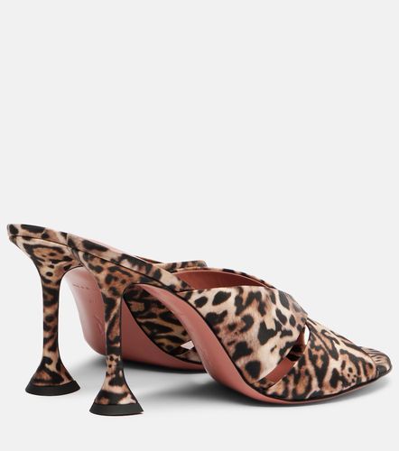 Salma leopard-print satin mules - Amina Muaddi - Modalova