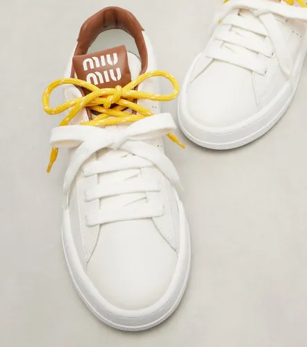 Miu Miu Sneakers in pelle con logo - Miu Miu - Modalova