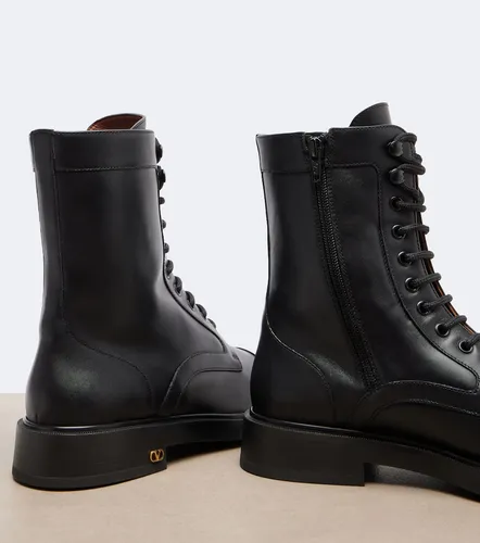 VLogo lace-up leather combat boots - Valentino Garavani - Modalova