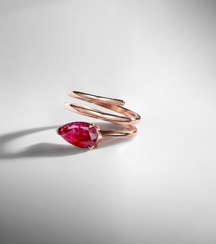Anillo Ruby Pear de oro rosa de 18 ct con rubí - Shay Jewelry - Modalova