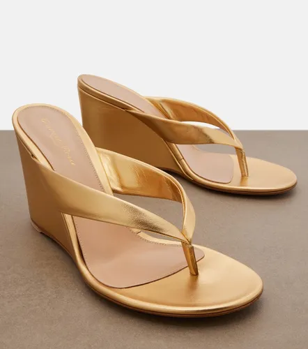 Leather wedge thong sandals - Gianvito Rossi - Modalova
