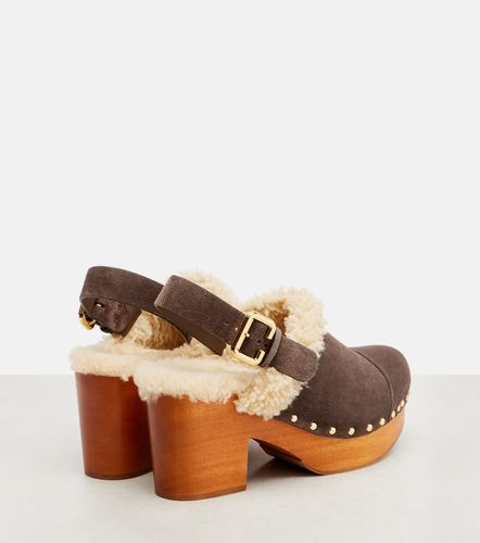 Jeannette shearling-trimmed suede wedge clogs - Chloe - Modalova