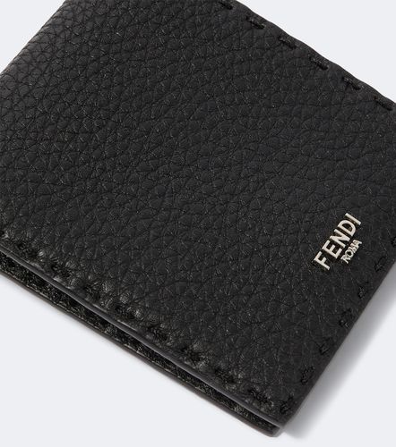 Cartera bifold de piel grabada - Fendi - Modalova