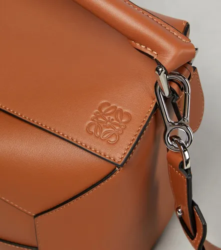 Puzzle Edge Medium leather top-handle bag - Loewe - Modalova