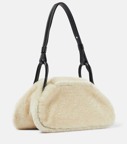 Borsa a spalla Gemini Small in shearling - Amina Muaddi - Modalova