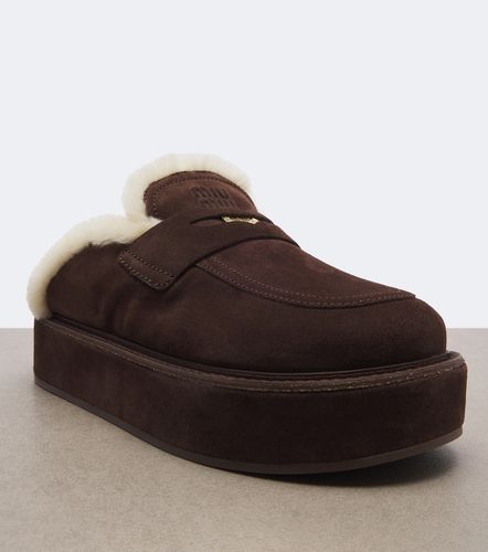 Shearling-lined suede platform mules - Miu Miu - Modalova