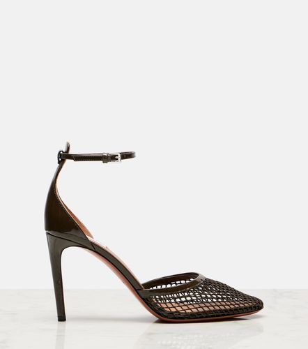 Alaïa Pumps 90 in rete e vernice - Alaia - Modalova