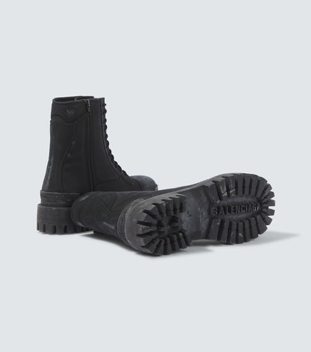 Combat Strike canvas lace-up boots - Balenciaga - Modalova