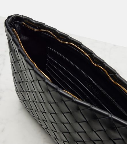 Intrecciato Medium leather pouch - Bottega Veneta - Modalova
