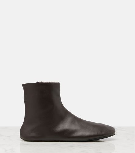 Stella shearling-lined leather ankle boots - The Row - Modalova