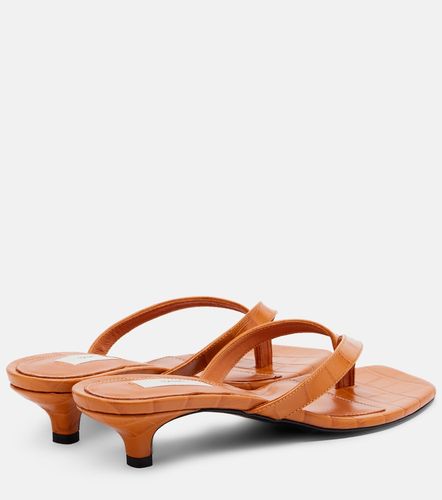 Croc-effect leather thong sandals - Toteme - Modalova
