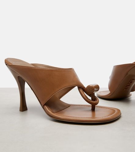 Toggle 90 leather thong sandals - Loewe - Modalova