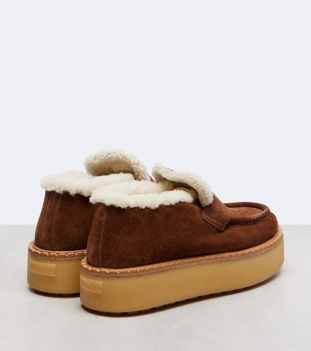 Mocassini in suede con shearling - Prada - Modalova