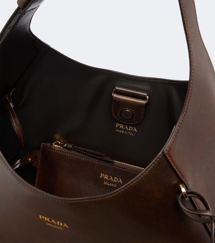 Schultertasche Boogie Large aus Leder - Prada - Modalova